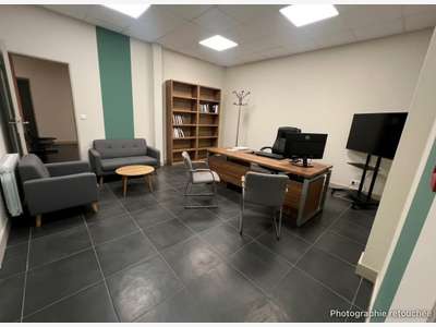 Bureau avec coin cuisine à Verneuil-en-Halatte