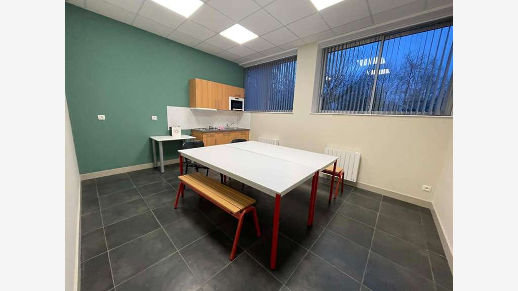 Bureau avec coin cuisine à Verneuil-en-Halatte