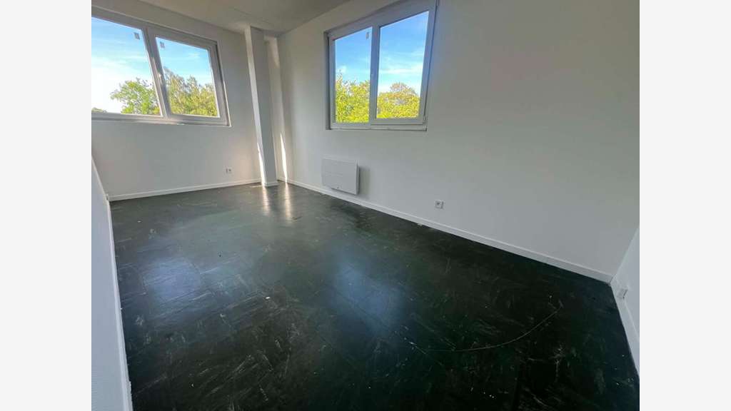 Bureau 32m² avec 2 parkings à Creil Parc Alata