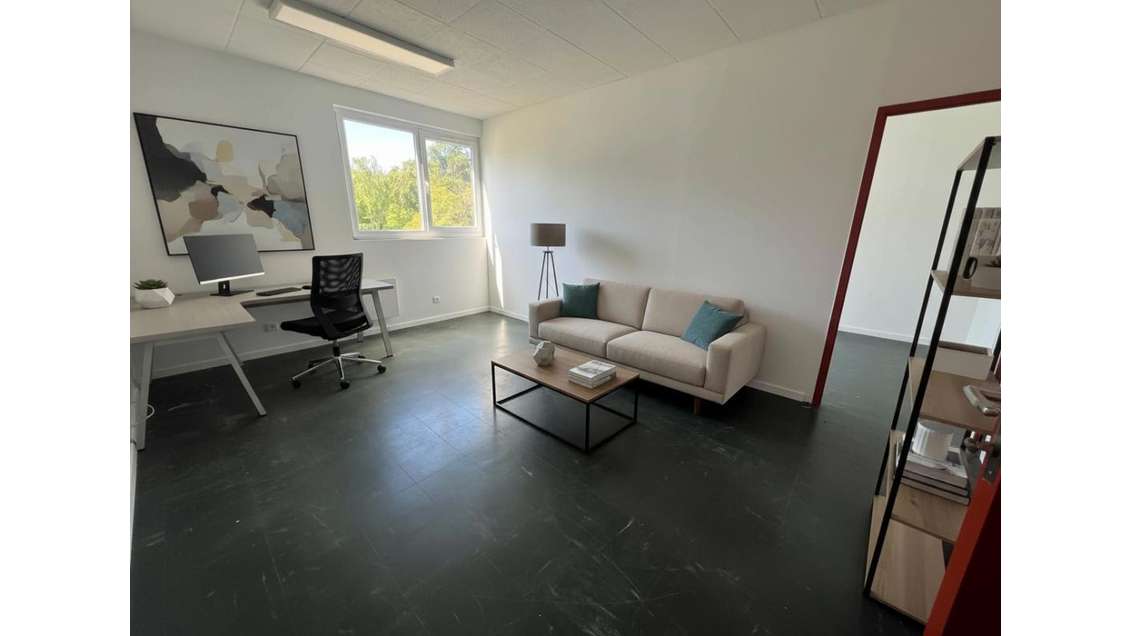 Bureau 32m² avec 2 parkings à Creil Parc Alata