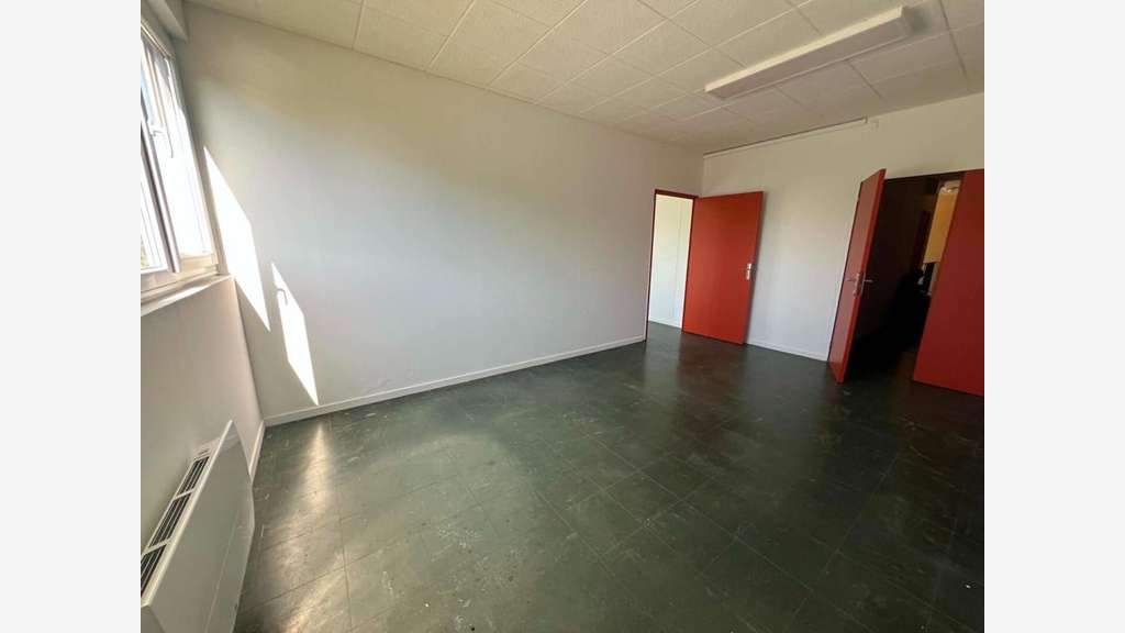 Bureau 32m² avec 2 parkings à Creil Parc Alata