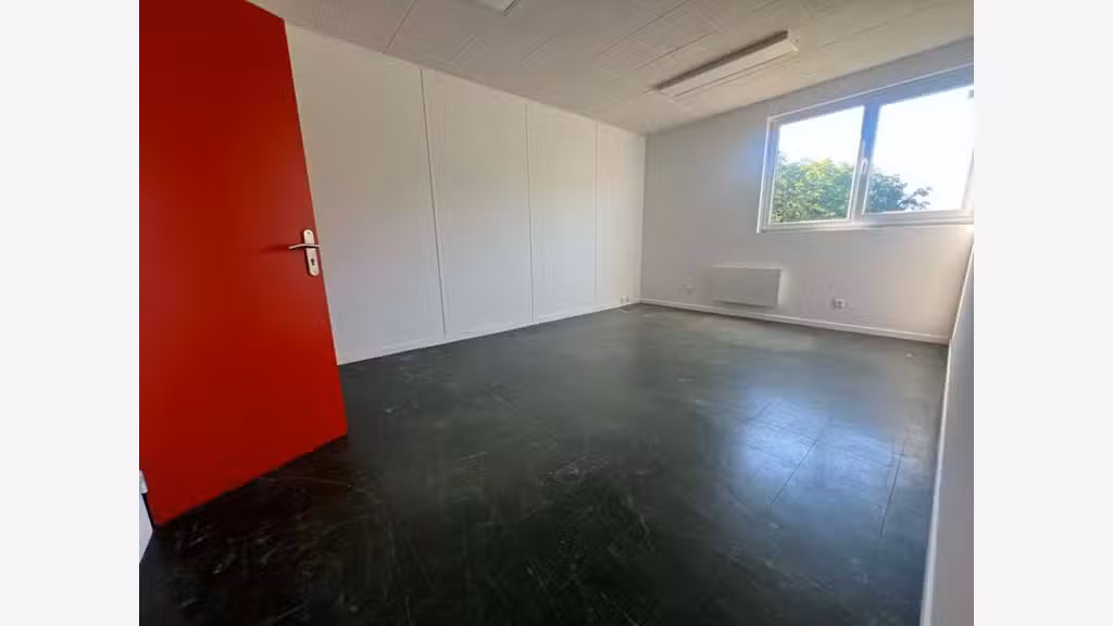 Bureau 32m² avec 2 parkings à Creil Parc Alata
