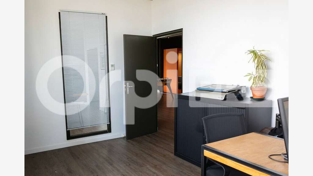 A louer bureaux haut de gamme 213m² PMR Verrières