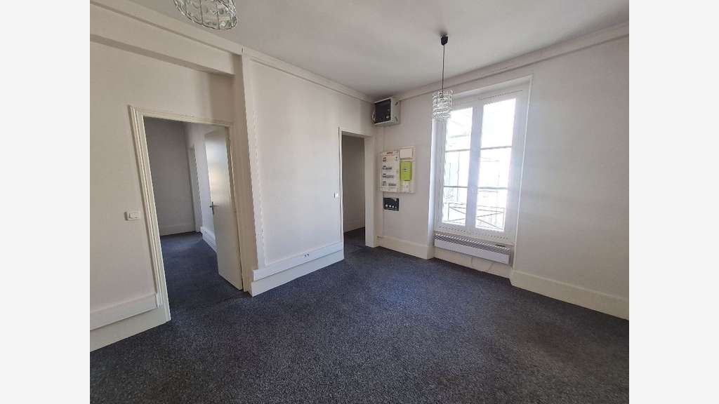 A louer bureaux R+2 Versailles Avenue de St Cloud