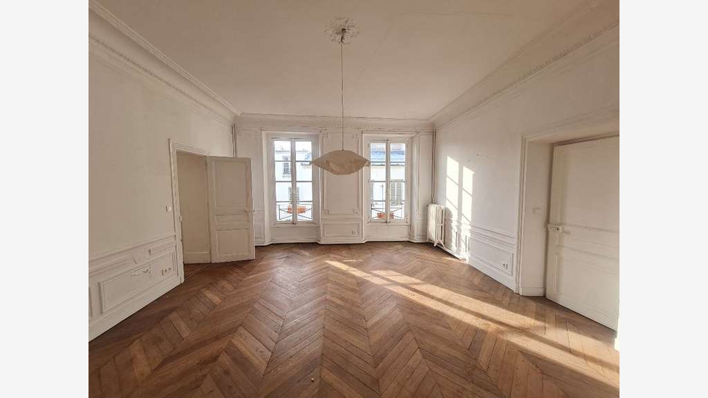 A louer bureaux R+2 Versailles Avenue de St Cloud