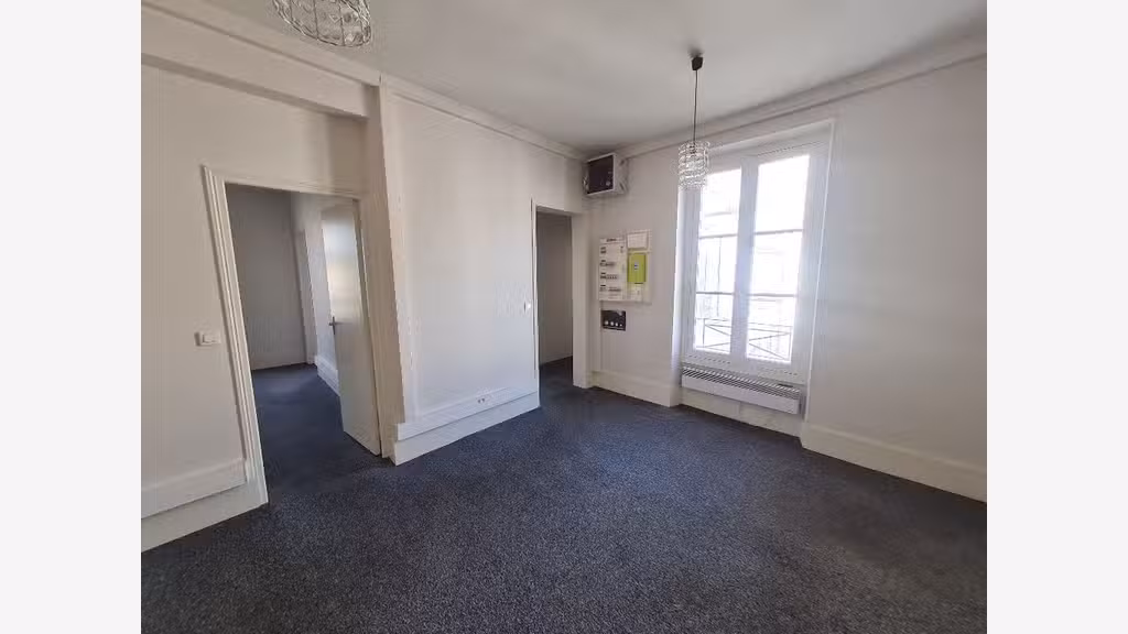 A louer bureaux R+2 Versailles Avenue de St Cloud