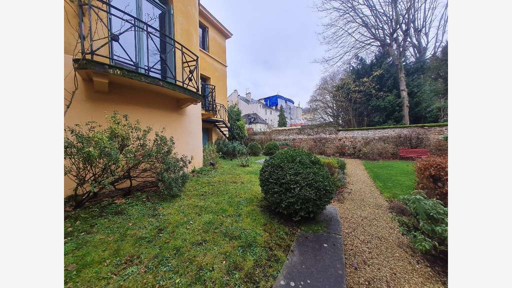 A louer bureaux 96m² à Versailles Notre Dame
