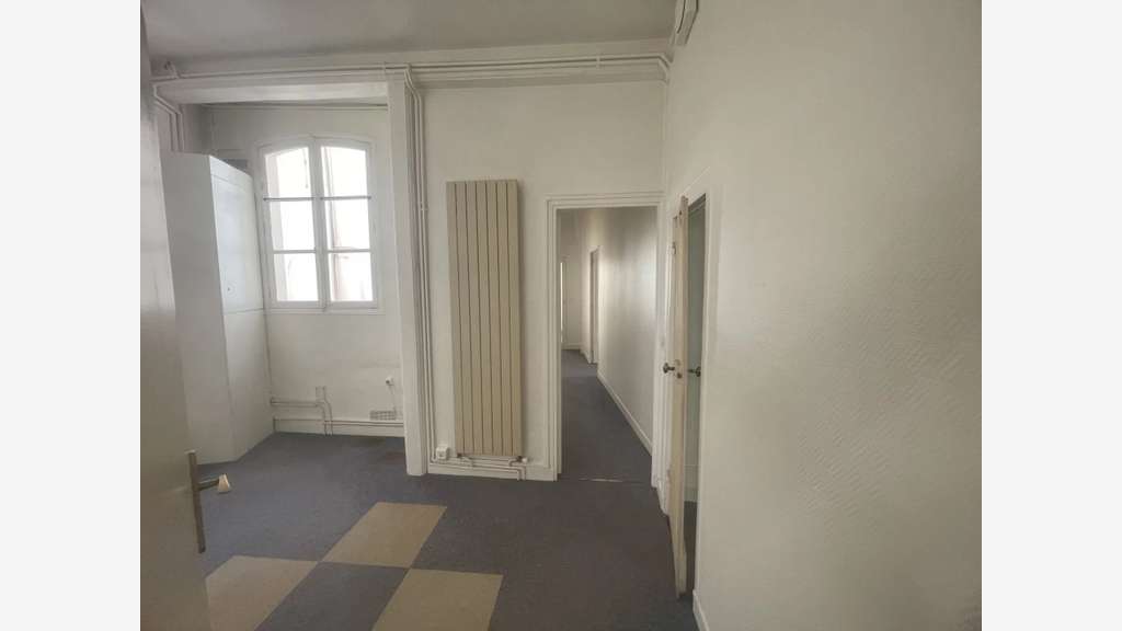 Location bureau de 85m² au 2ème étage à Versailles