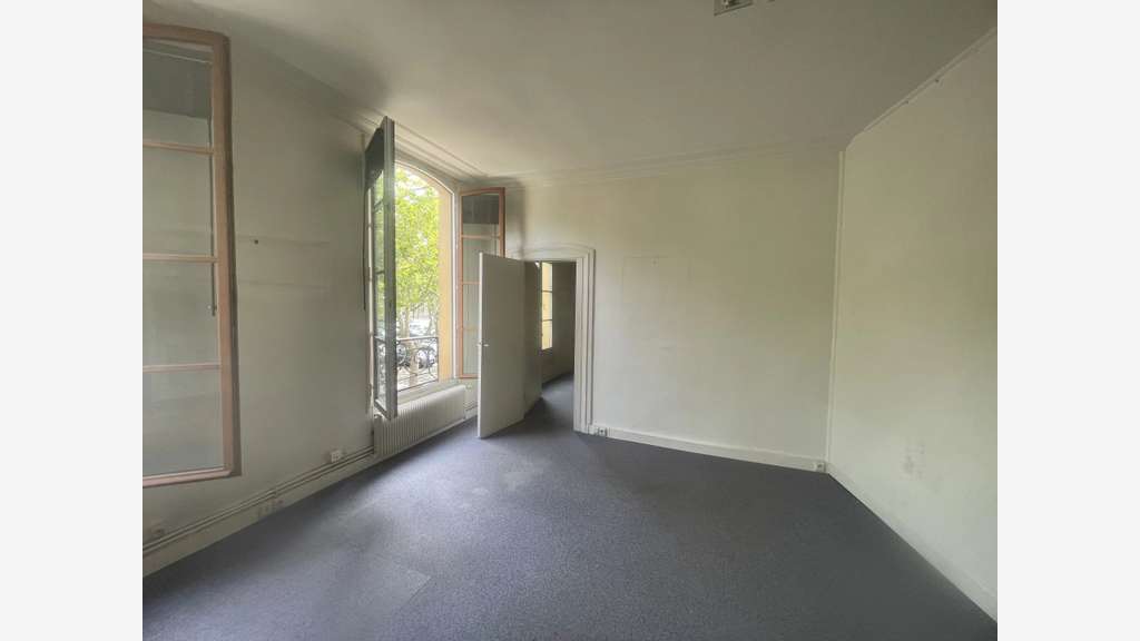Location bureau de 85m² au 2ème étage à Versailles