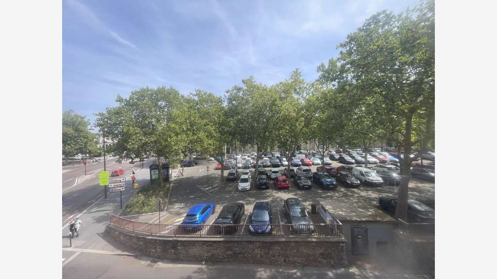 Location bureau de 85m² au 2ème étage à Versailles