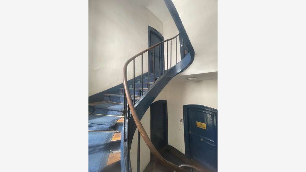 Location bureau de 85m² au 2ème étage à Versailles