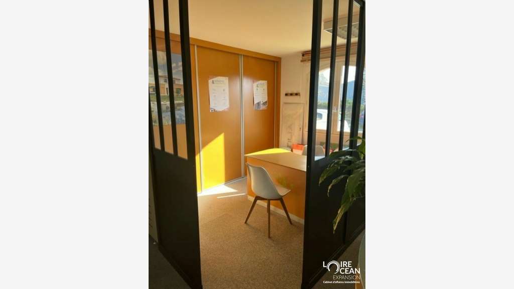 A louer bureaux de 160m² avec parkings à Vertou