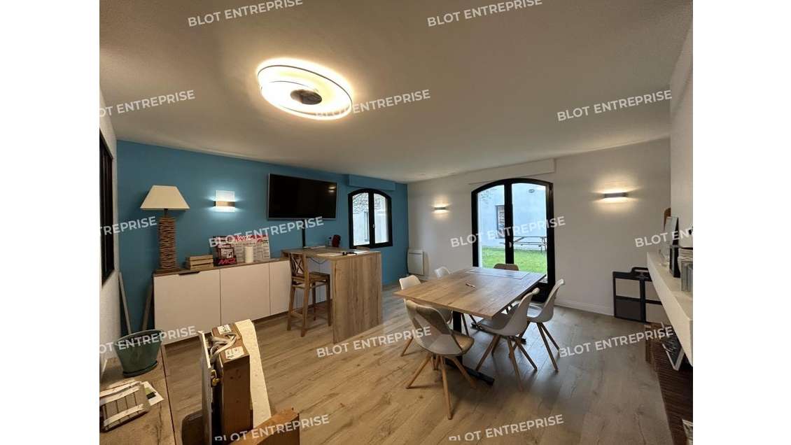 A louer bureaux de 160m² + parkings à Vertou