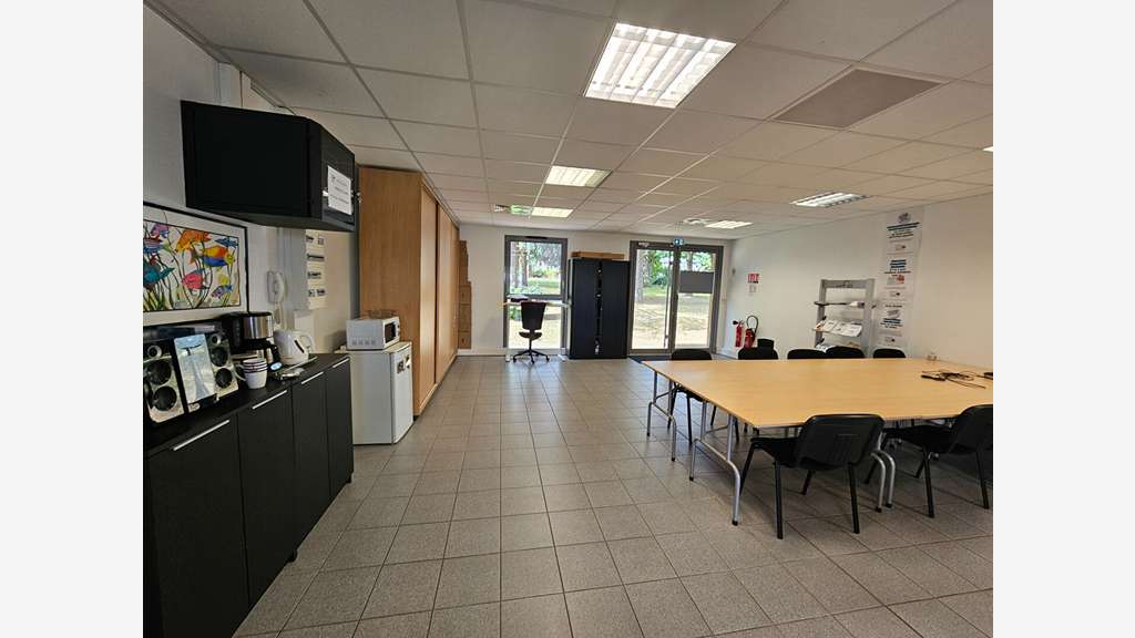 A louer bureaux de 94m² + parkings à Vertou