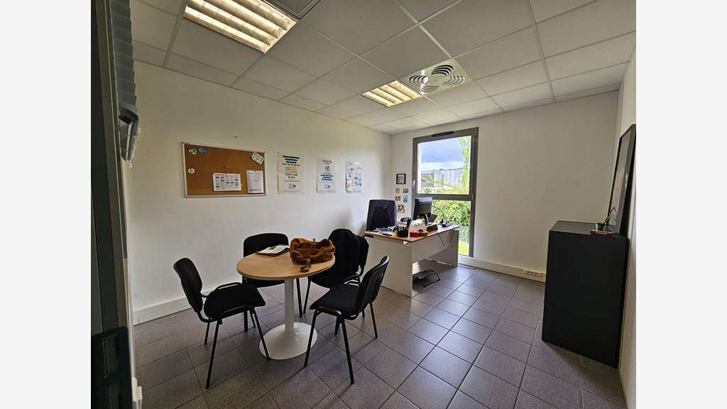 A louer bureaux de 94m² + parkings à Vertou