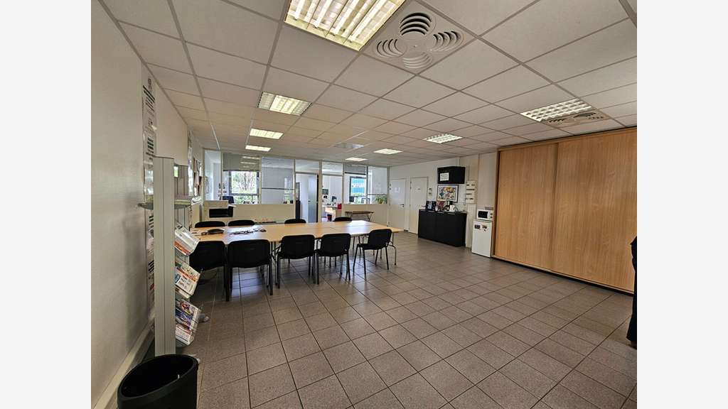 A louer bureaux de 94m² + parkings à Vertou