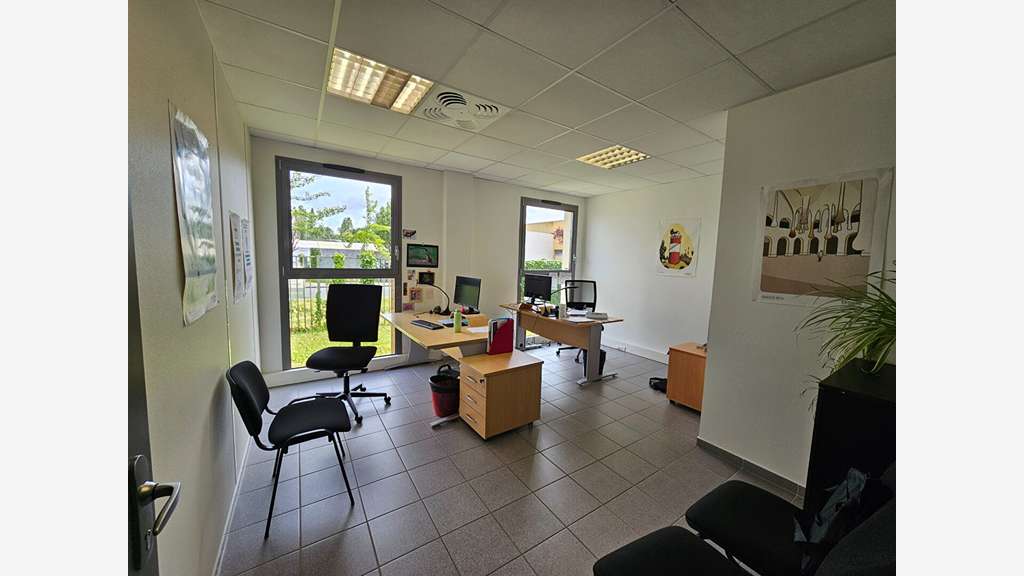 A louer bureaux de 94m² + parkings à Vertou