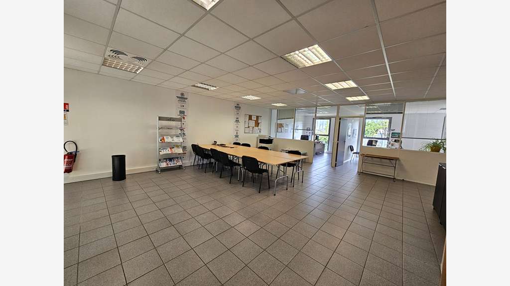 A louer bureaux de 94m² + parkings à Vertou