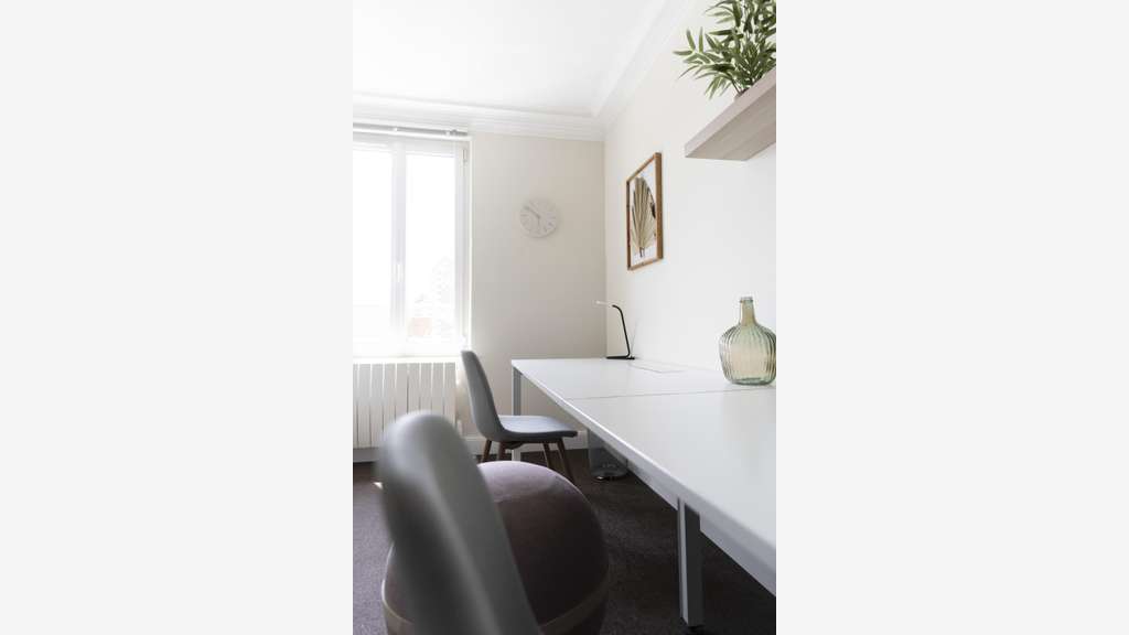 Location bureau privatif 12m² calme au R+1 Ecos