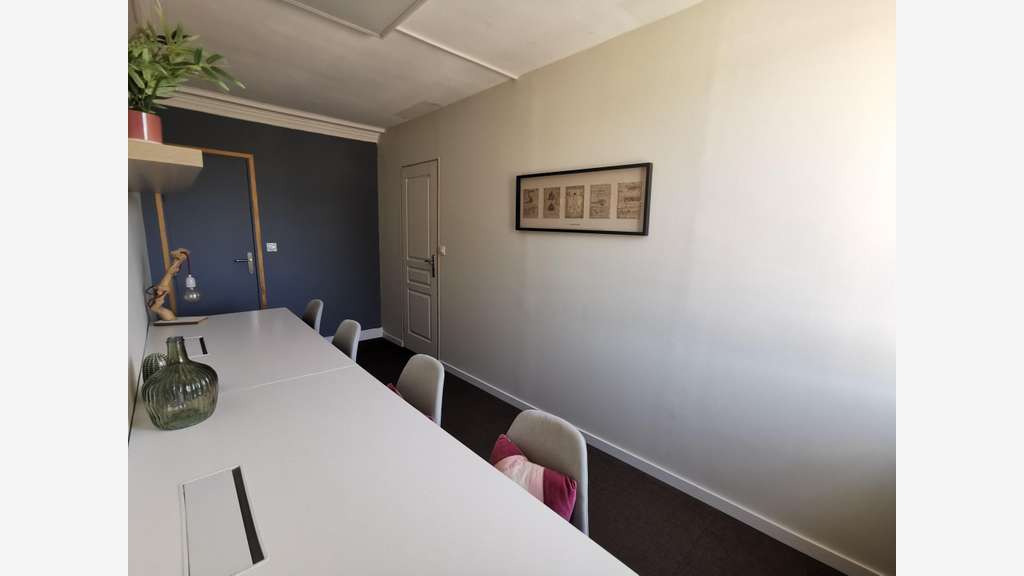 Location bureau privatif 12m² calme au R+1 Ecos