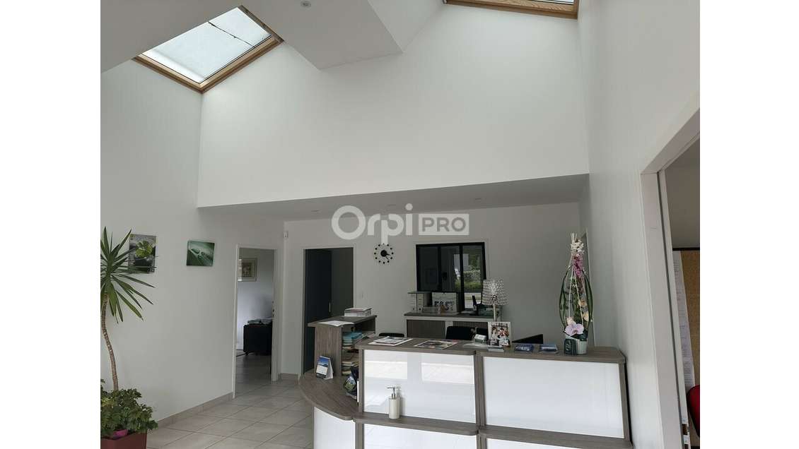 Bureau 245m² à louer zone d'activité Vieillevigne 