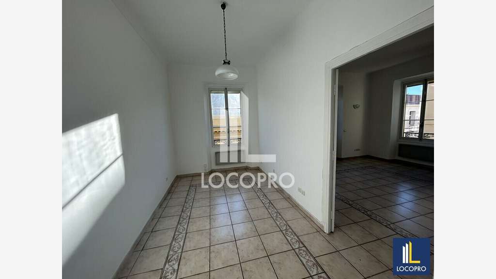 A louer bureaux 220m² dans le Vieux Nice Tribunal