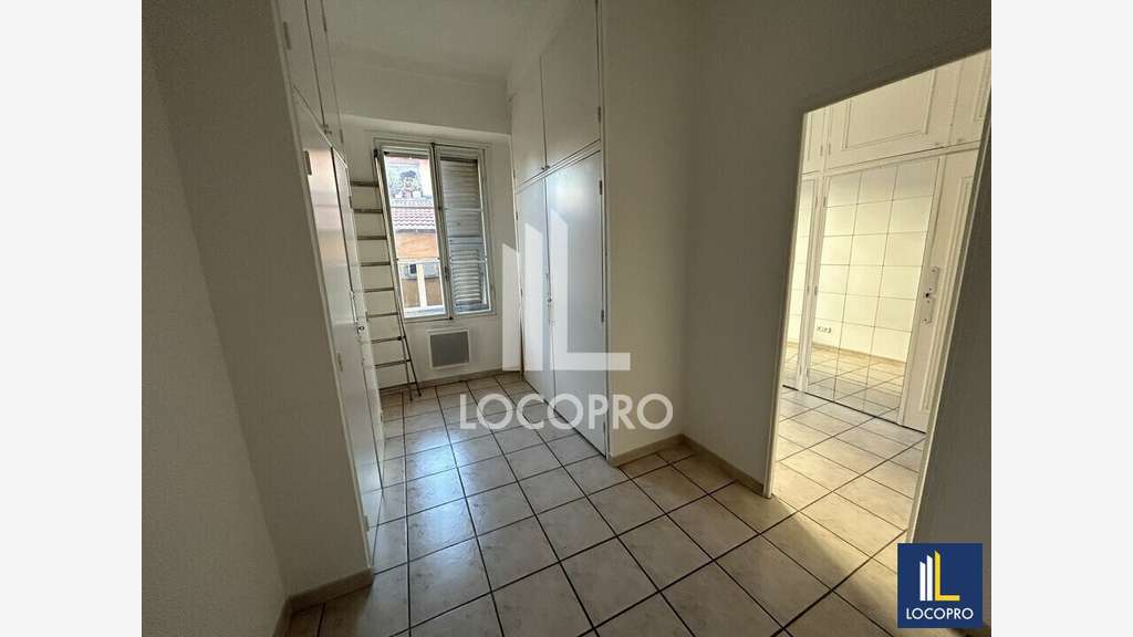 A louer bureaux 220m² dans le Vieux Nice Tribunal