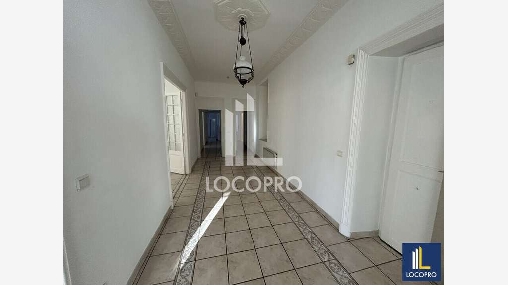 A louer bureaux 220m² dans le Vieux Nice Tribunal