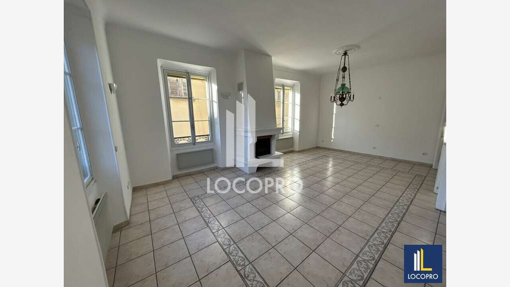 A louer bureaux 220m² dans le Vieux Nice Tribunal
