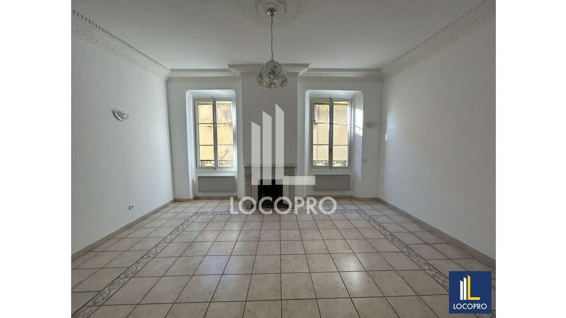 A louer bureaux 220m² dans le Vieux Nice Tribunal