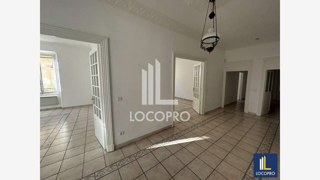 A louer bureaux 220m² dans le Vieux Nice Tribunal