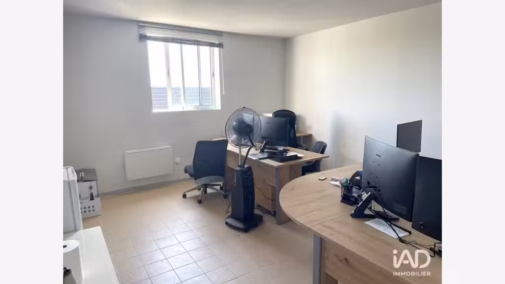 A louer bureau R+1 face centre commercial Villabé