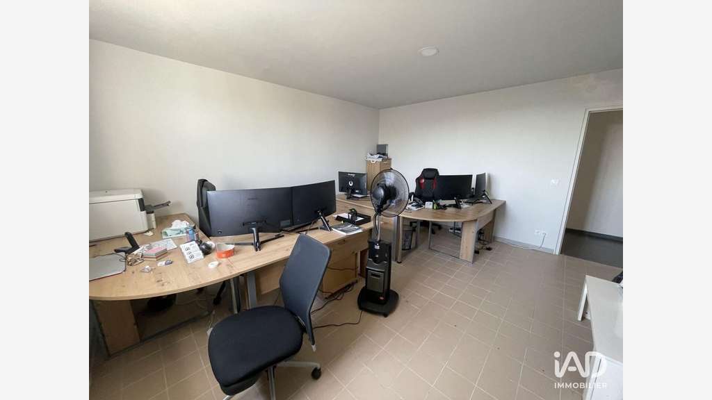 A louer bureau R+1 face centre commercial Villabé