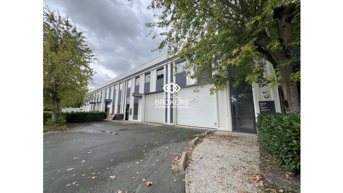 A louer bureau 61m² R+1 à Villebon ZA Courtaboeuf