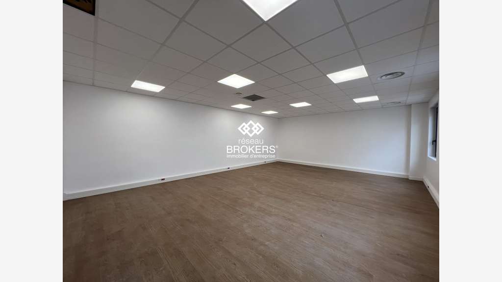 A louer bureau 61m² R+1 à Villebon ZA Courtaboeuf
