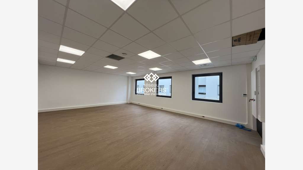 A louer bureau 61m² R+1 à Villebon ZA Courtaboeuf