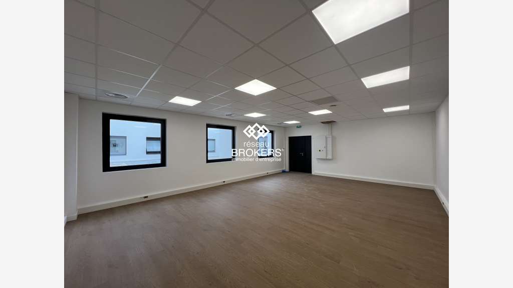 A louer bureau 61m² R+1 à Villebon ZA Courtaboeuf
