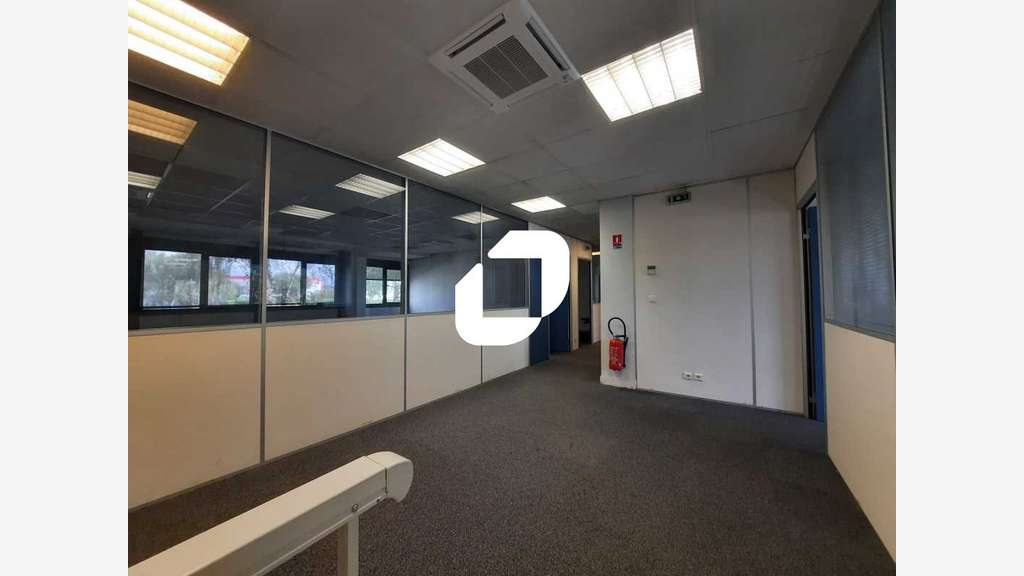 A louer Bureaux 765m² Villebon sur yvette