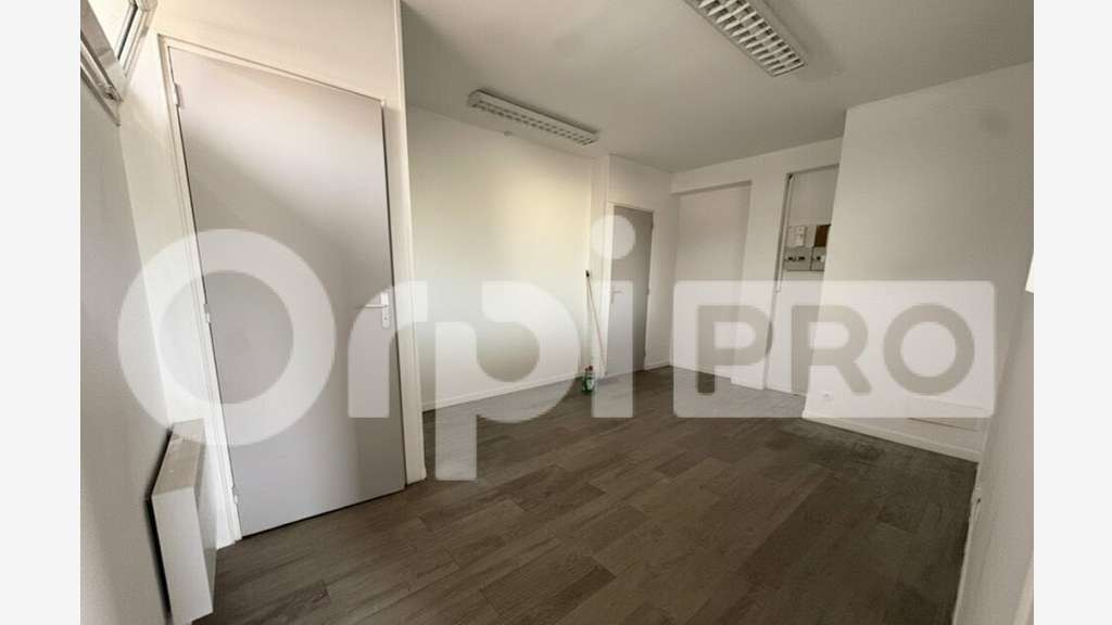 Bureau 35m² à louer à Villecresnes