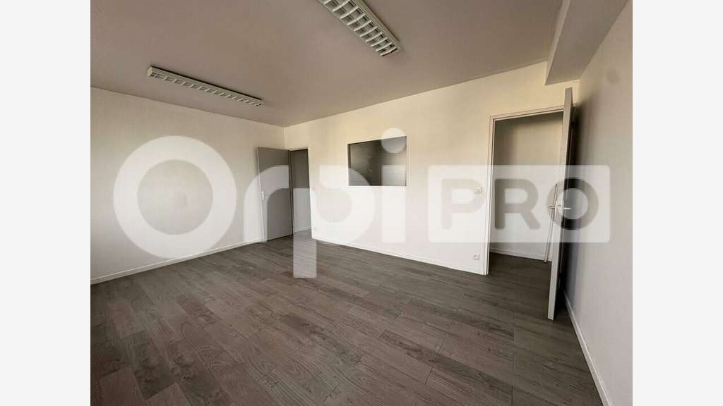 Bureau 35m² à louer à Villecresnes