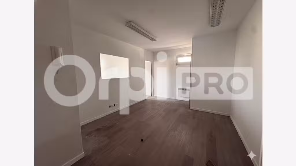 Bureau 35m² à louer à Villecresnes