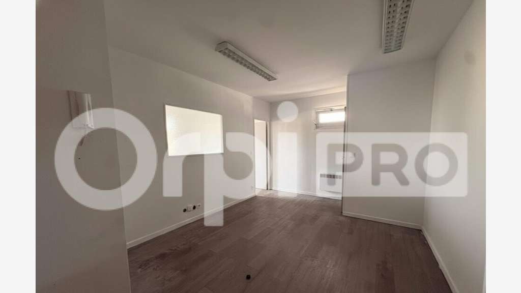Bureau 35m² à louer à Villecresnes