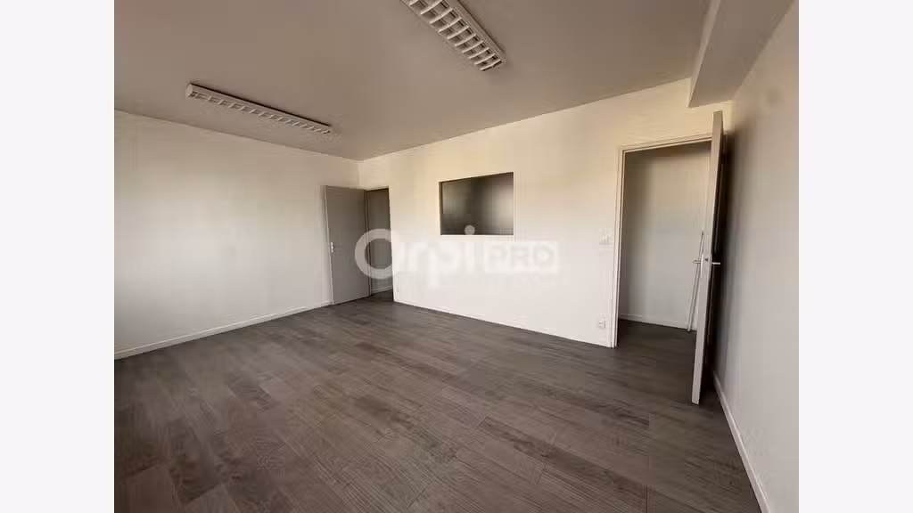 Bureau 35m² à louer à Villecresnes