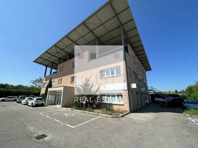 A louer bureaux modernes 459m² à Villefontaine A43