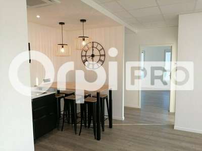 Bureau neuf de 78m² à louer à Villefranche