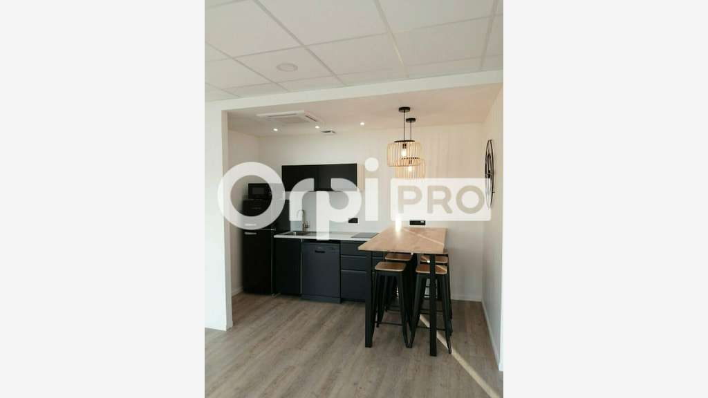 Bureau neuf de 78m² à louer à Villefranche
