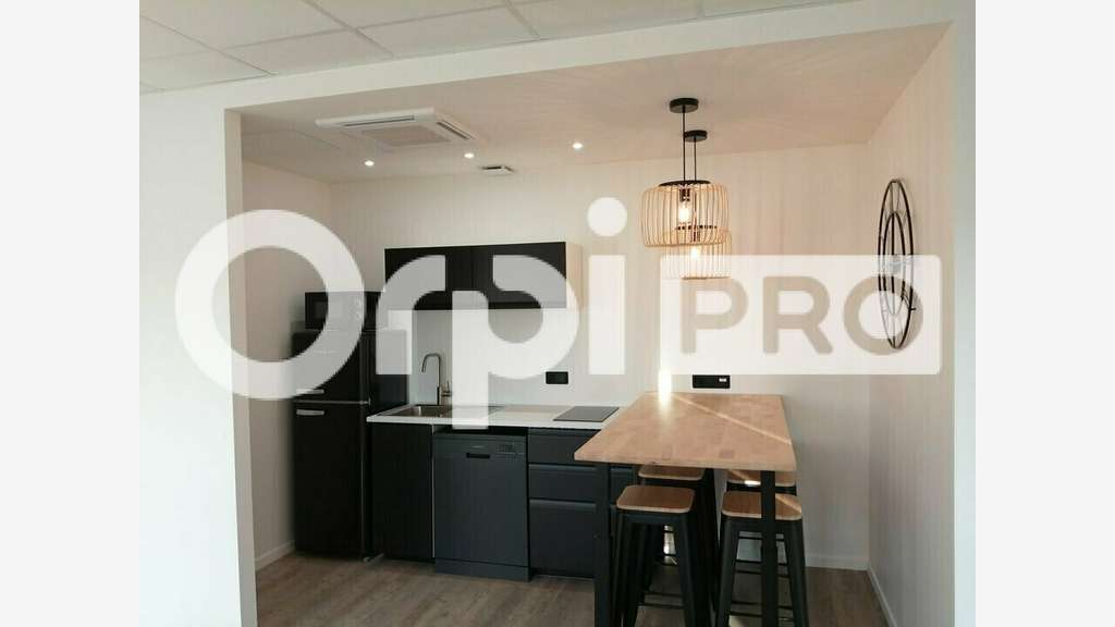 Bureau neuf de 78m² à louer à Villefranche