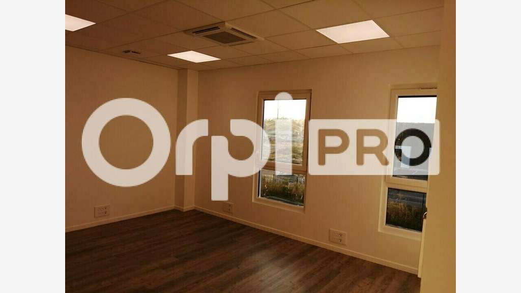 Bureau neuf de 78m² à louer à Villefranche