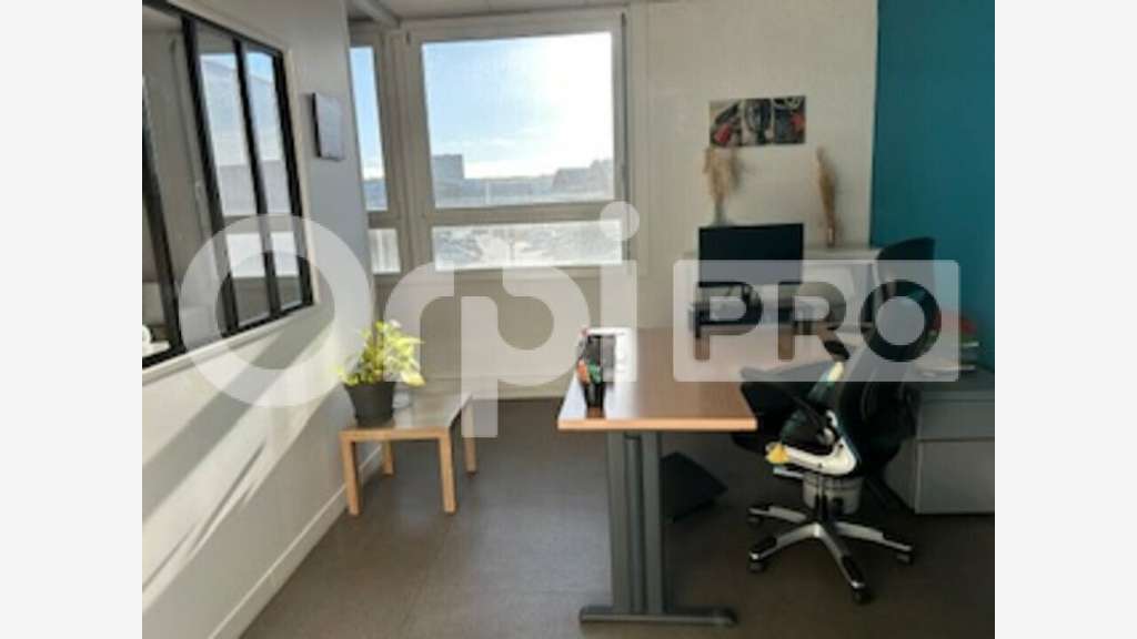 Bureaux 216m² R+1 PMR à louer à Villefranche s/s