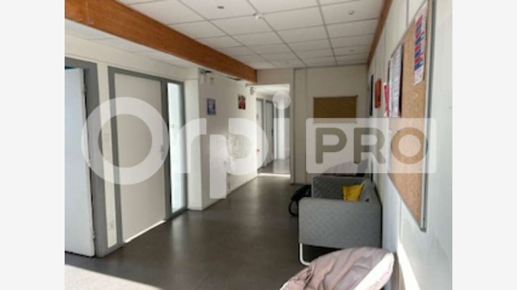 Bureaux 216m² R+1 PMR à louer à Villefranche s/s